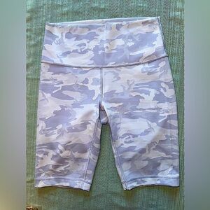 NWOT! Lululemon Wunder Under Bike Shorts- Size 8